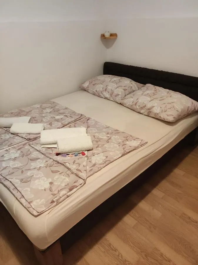 Family Friendly Apartments With A Swimming Pool Rtina - Stosici, Zadar - 21450